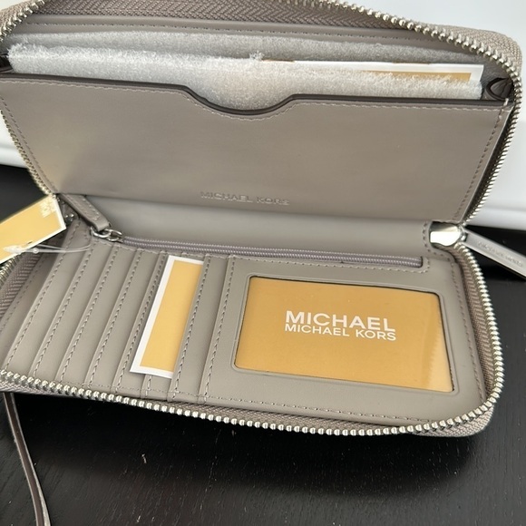 Michael Kors Jet set bright white zip around phone wallet wristlet - Picture 5 of 7